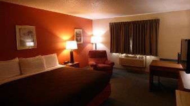 Baymont Inn & Suites Lakeville Room