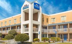 Baymont Inn & Suites Savannah Midtown