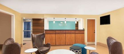 Baymont Inn & Suites Savannah Midtown Lobby