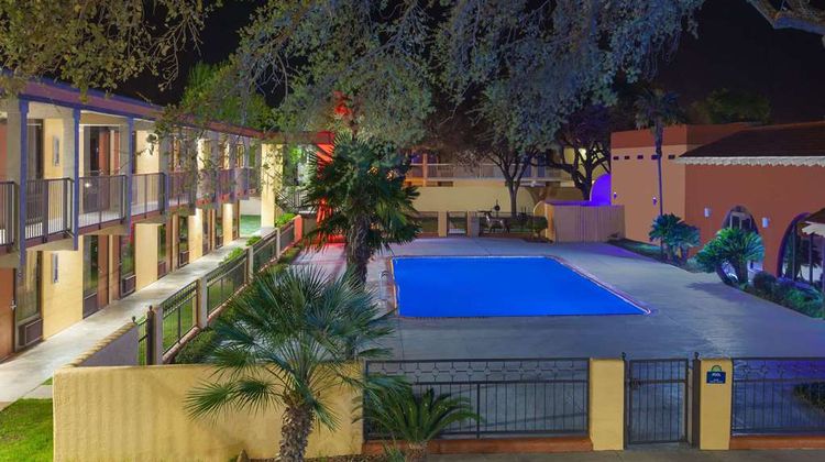 Days Inn Uvalde Pool