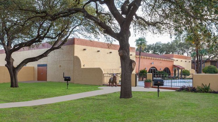 Days Inn Uvalde Exterior