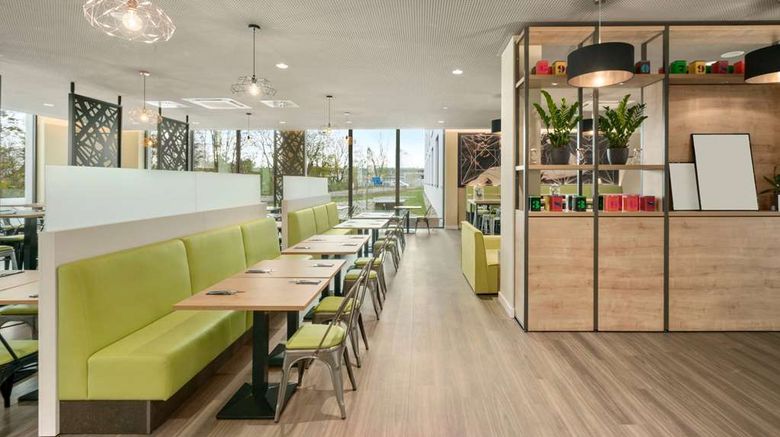 <b>Super 8 Munich City North Restaurant</b>. Images powered by <a href="https://iceportal.shijigroup.com/" title="IcePortal" target="_blank">IcePortal</a>.