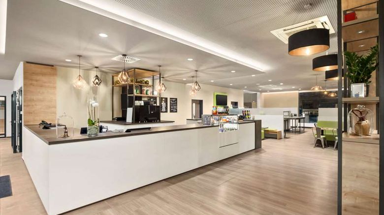 <b>Super 8 Munich City North Lobby</b>. Images powered by <a href="https://iceportal.shijigroup.com/" title="IcePortal" target="_blank">IcePortal</a>.