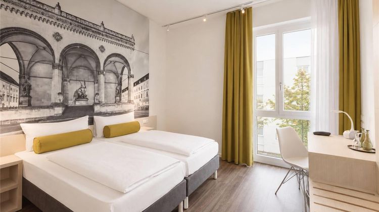 Super 8 Munich City North Room