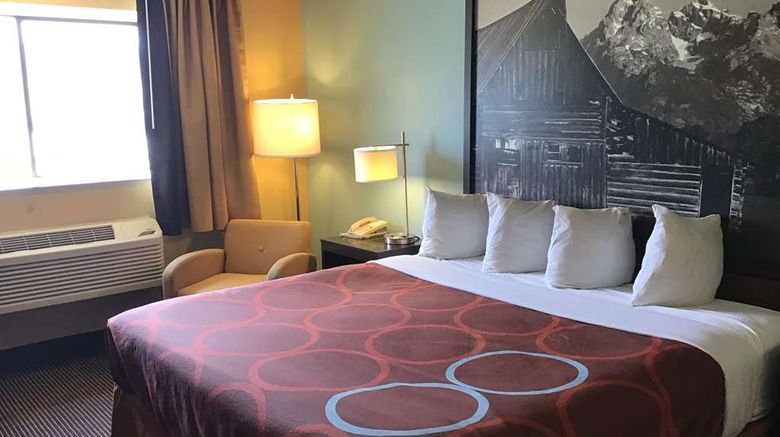<b>Super 8 Evansville Room</b>. Images powered by <a href="https://iceportal.shijigroup.com/" title="IcePortal" target="_blank">IcePortal</a>.