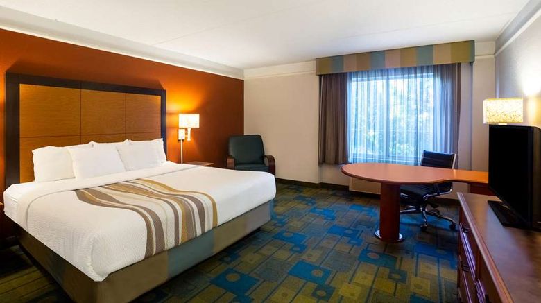 <b>La Quinta Inn & Suites Airport South Room</b>. Images powered by <a href="https://iceportal.shijigroup.com/" title="IcePortal" target="_blank">IcePortal</a>.