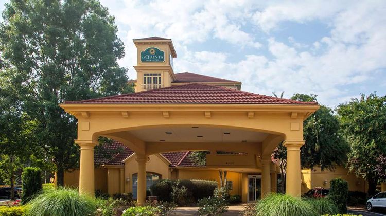 La Quinta Inn & Suites Airport South Exterior