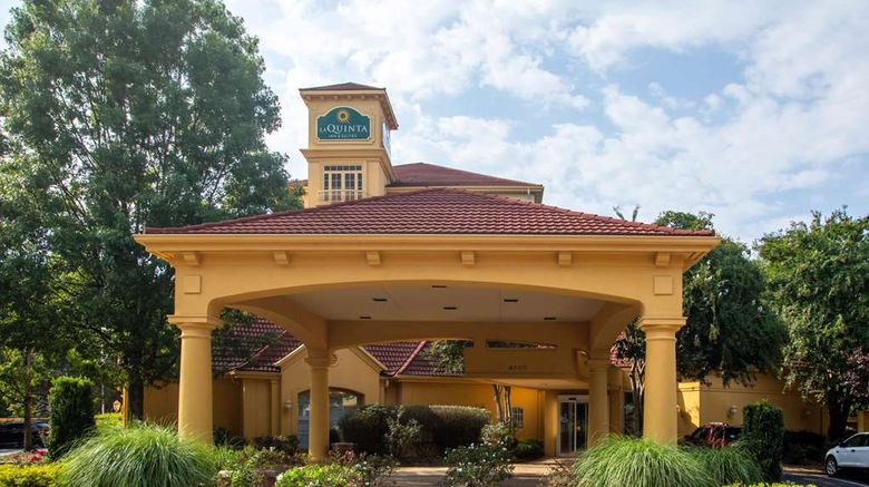 La Quinta Inn  and  Suites Airport South Exterior. Images powered by <a href="https://iceportal.shijigroup.com" target="_blank" rel="noopener">Ice Portal</a>.