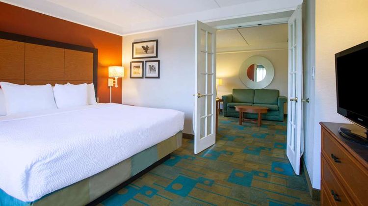 La Quinta Inn & Suites Airport South Suite