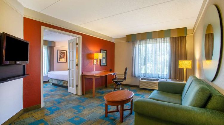La Quinta Inn & Suites Airport South Suite