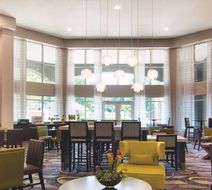 La Quinta Inn & Suites Perimeter Medical Lobby