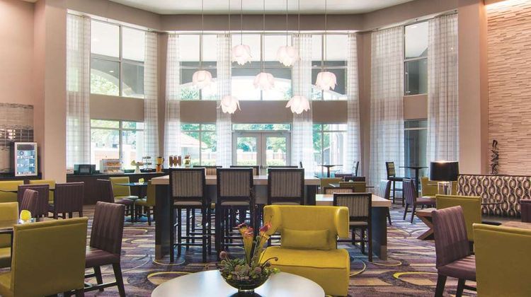 La Quinta Inn & Suites Perimeter Medical Lobby