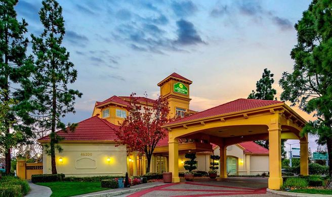 La Quinta Inn and Suites Fremont Exterior