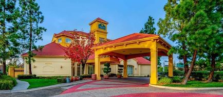 La Quinta Inn and Suites Fremont Exterior