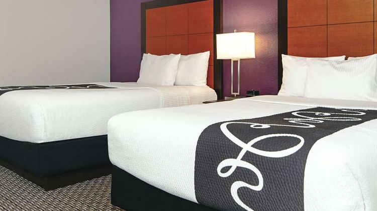 La Quinta Inn & Suites Ontario Airport Room