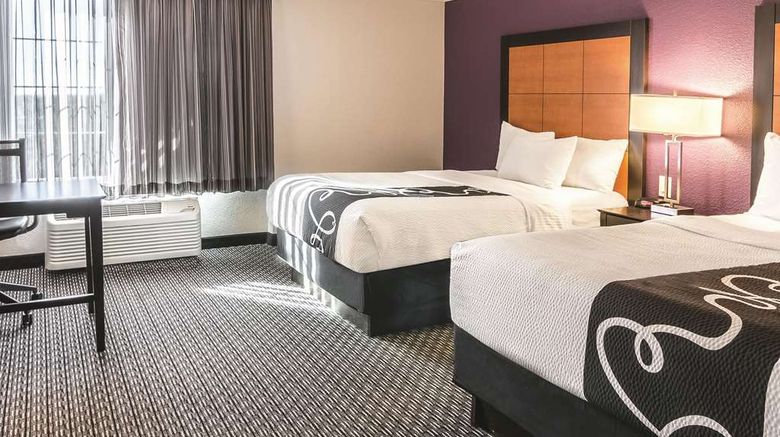 <b>La Quinta Inn & Stes Orlando Airport N Room</b>. Images powered by <a href="https://iceportal.shijigroup.com/" title="IcePortal" target="_blank">IcePortal</a>.