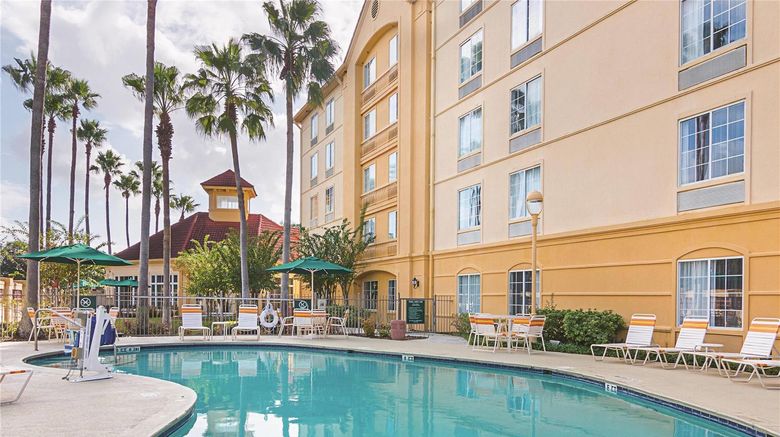 <b>La Quinta Inn & Stes Orlando Airport N Pool</b>. Images powered by <a href="https://iceportal.shijigroup.com/" title="IcePortal" target="_blank">IcePortal</a>.