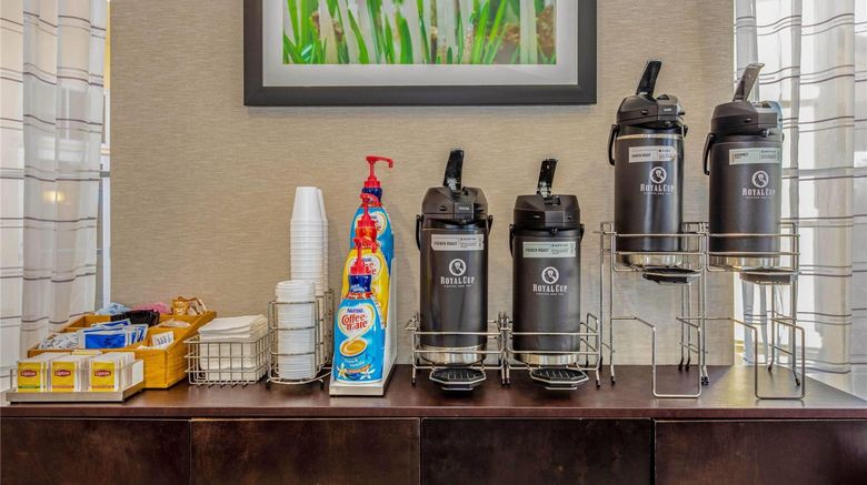 <b>La Quinta Inn & Stes Orlando Airport N Lobby</b>. Images powered by <a href="https://iceportal.shijigroup.com/" title="IcePortal" target="_blank">IcePortal</a>.