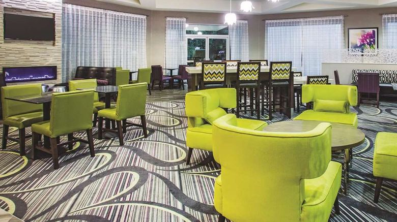 <b>La Quinta Inn & Stes Las Vegas Lobby</b>. Images powered by <a href="https://iceportal.shijigroup.com/" title="IcePortal" target="_blank">IcePortal</a>.