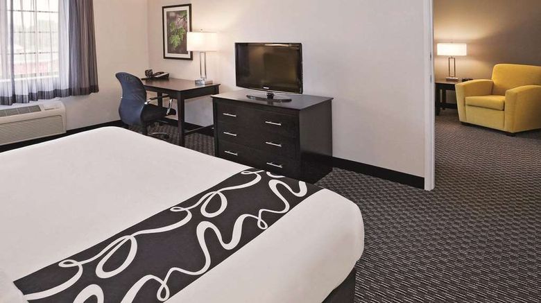 <b>La Quinta Inn & Stes Las Vegas Suite</b>. Images powered by <a href="https://iceportal.shijigroup.com/" title="IcePortal" target="_blank">IcePortal</a>.