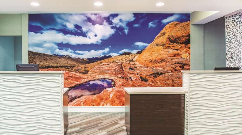 <b>La Quinta Inn & Stes Las Vegas Lobby</b>. Images powered by <a href="https://iceportal.shijigroup.com/" title="IcePortal" target="_blank">IcePortal</a>.