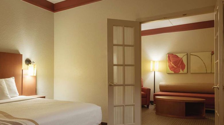 <b>La Quinta Inn & Suites Ballpark/Galleria Suite</b>. Images powered by <a href="https://iceportal.shijigroup.com/" title="IcePortal" target="_blank">IcePortal</a>.