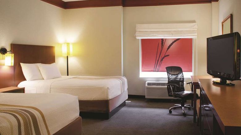 <b>La Quinta Inn & Suites Ballpark/Galleria Room</b>. Images powered by <a href="https://iceportal.shijigroup.com/" title="IcePortal" target="_blank">IcePortal</a>.