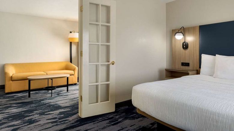 <b>La Quinta Inn & Stes Austin SW at Mopac Room</b>. Images powered by <a href="https://iceportal.shijigroup.com/" title="IcePortal" target="_blank">IcePortal</a>.