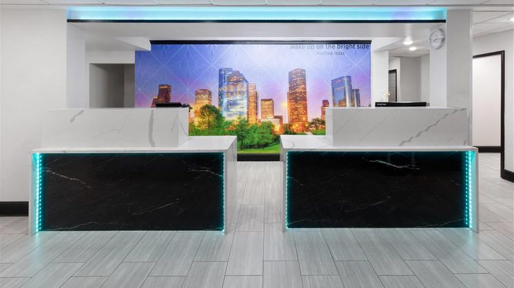 La Quinta Inn & Stes Houston Bush Intl Lobby