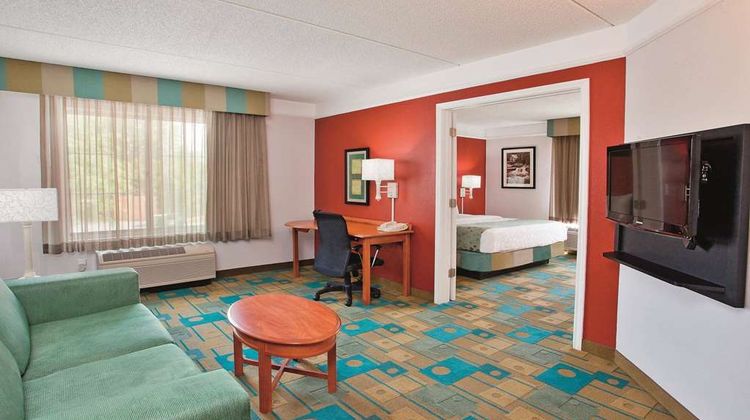 La Quinta Inn & Suites Winston-Salem Suite