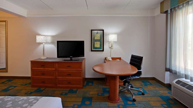 <b>La Quinta Inn & Suites Winston-Salem Room</b>. Images powered by <a href="https://iceportal.shijigroup.com/" title="IcePortal" target="_blank">IcePortal</a>.
