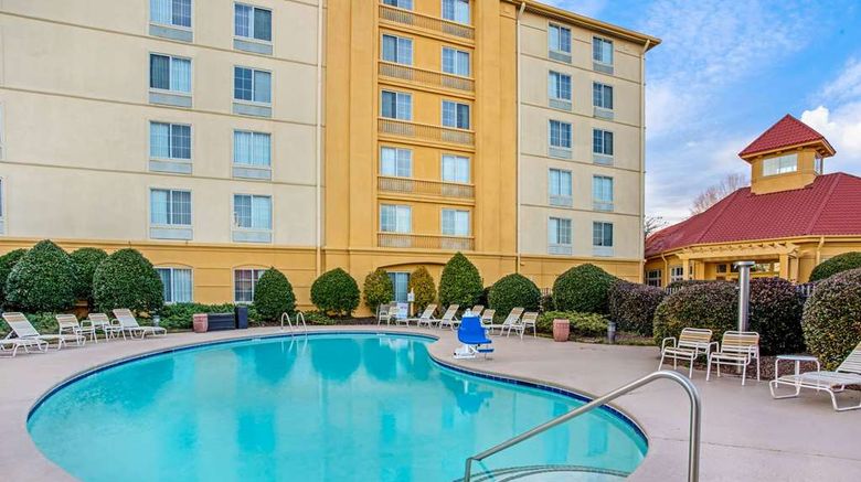 <b>La Quinta Inn & Suites Winston-Salem Pool</b>. Images powered by <a href="https://iceportal.shijigroup.com/" title="IcePortal" target="_blank">IcePortal</a>.