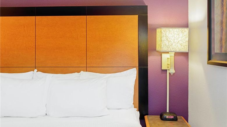 <b>La Quinta Inn & Stes Orlando Conv Ctr Room</b>. Images powered by <a href="https://iceportal.shijigroup.com/" title="IcePortal" target="_blank">IcePortal</a>.
