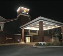 La Quinta Inn & Suites Austin Airport Exterior