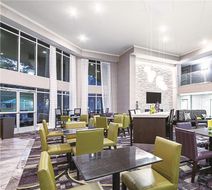 La Quinta Inn & Suites Austin Airport Lobby