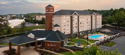 La Quinta Inn & Suites Greensboro Exterior