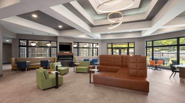 <b>La Quinta Inn & Suites Greensboro Lobby</b>. Images powered by <a href="https://iceportal.shijigroup.com/" title="IcePortal" target="_blank">IcePortal</a>.