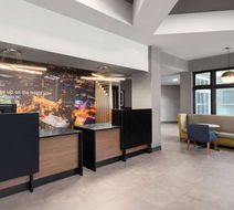 La Quinta Inn & Suites Greensboro Lobby