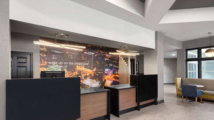 La Quinta Inn & Suites Greensboro Lobby