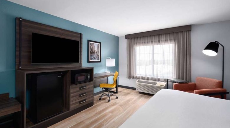 <b>La Quinta Inn & Suites Greensboro Room</b>. Images powered by <a href="https://iceportal.shijigroup.com/" title="IcePortal" target="_blank">IcePortal</a>.
