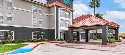 La Quinta Inn & Suites Pharr at Nolana Exterior