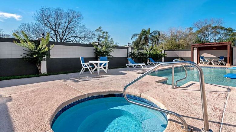 <b>La Quinta Inn & Suites Brownsville Pool</b>. Images powered by <a href="https://iceportal.shijigroup.com/" title="IcePortal" target="_blank">IcePortal</a>.
