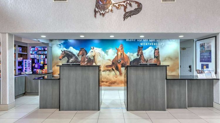 La Quinta Inn & Suites Weatherford Lobby