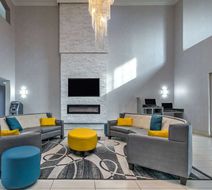 La Quinta Inn & Suites Weatherford Lobby
