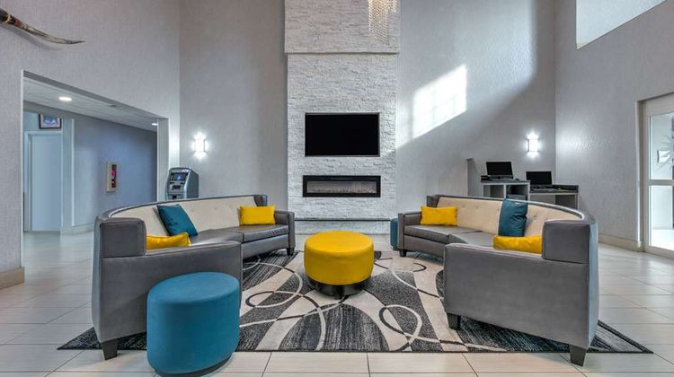 La Quinta Inn & Suites Weatherford Lobby