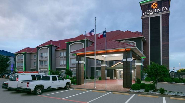 La Quinta Inn & Suites Weatherford Exterior