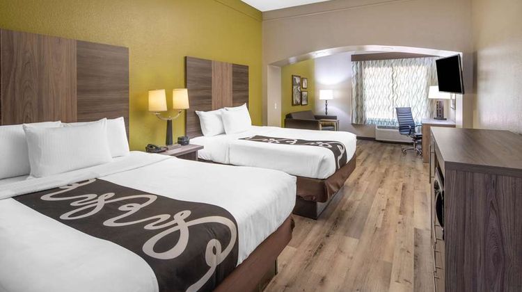 La Quinta Inn & Suites Stockbridge Suite