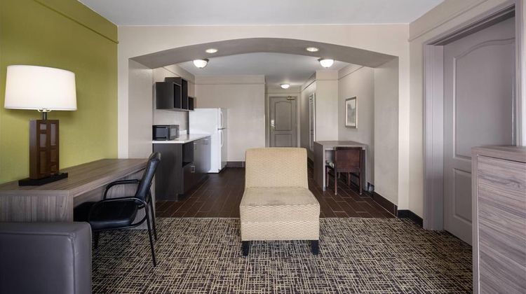 La Quinta Inn & Suites Stockbridge Room