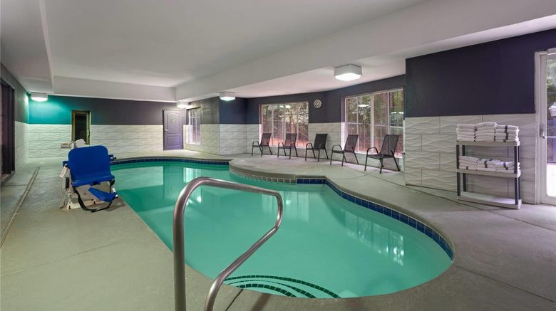 <b>La Quinta Inn & Suites Stockbridge Pool</b>. Images powered by <a href="https://iceportal.shijigroup.com/" title="IcePortal" target="_blank">IcePortal</a>.