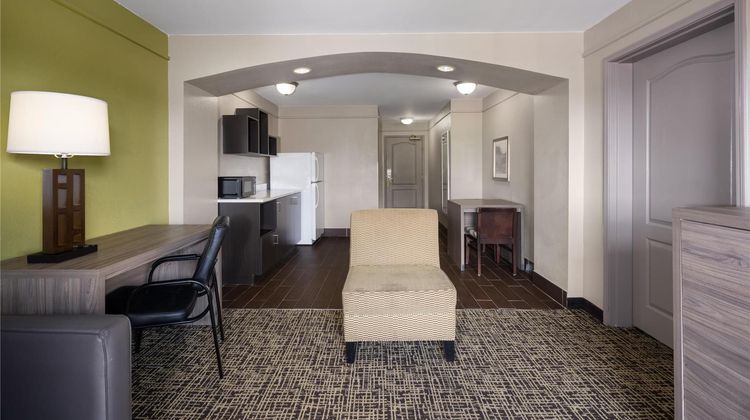 La Quinta Inn & Suites Stockbridge Room